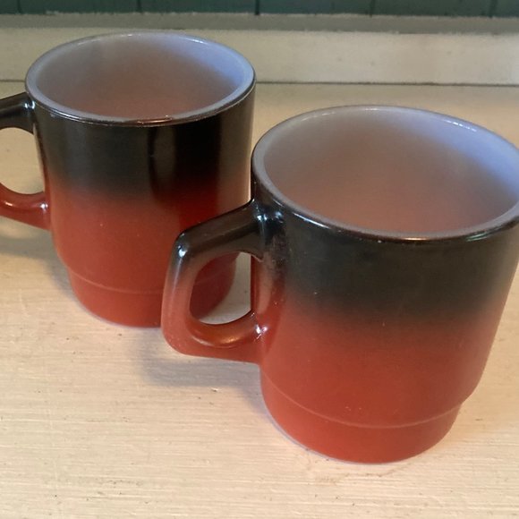 Pair of vintage Fire King mugs - Picture 2 of 5